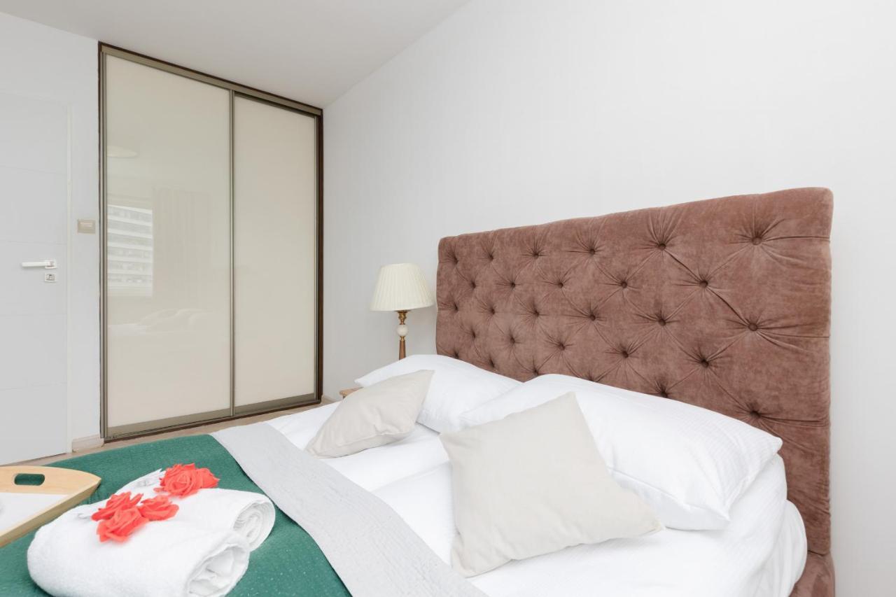 Zlota Apartment Center Of Warsaw By Noclegi Renters Luaran gambar